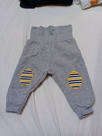 Pantalon gris / 3 mois