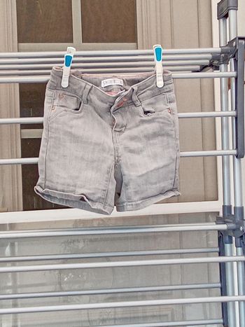 Short en jean gris Okaïdi taille 8 ans