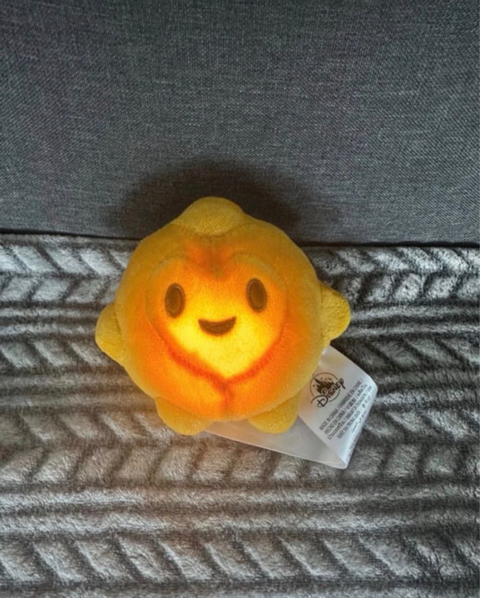 Peluche aimantée lumineuse stars Disneyland Paris wish Asha Disney - photo numéro 3