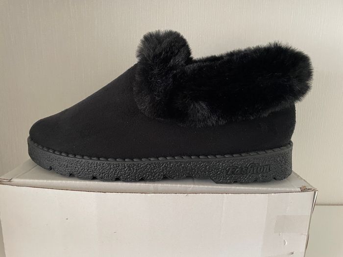 Belle Paire de Chaussons ou Boots Fashion - photo numéro 2