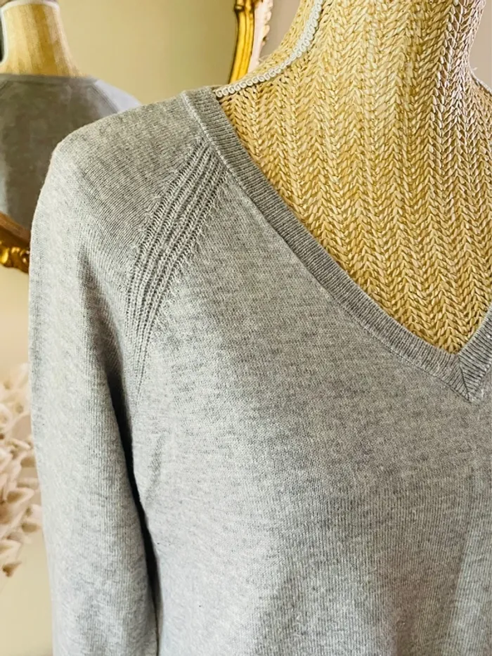 sublime Pull fin gris col v Gap taille S manches longues details cotes - photo numéro 6