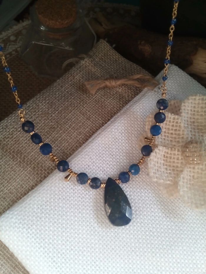Collier en pierres de lapis lazuli naturelles - photo numéro 2