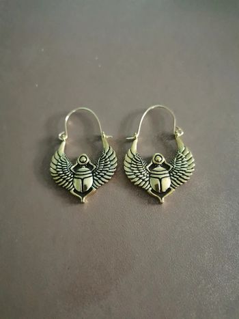 Boucles d'oreilles scarabée style égyptien dore