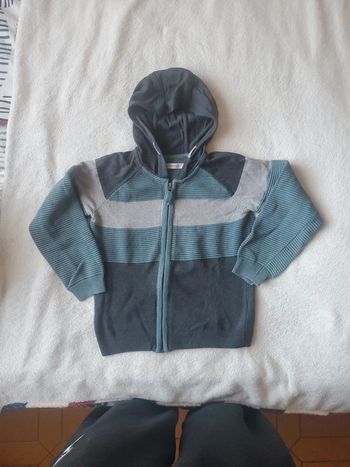 Gilet zippé à capuche 8 ans