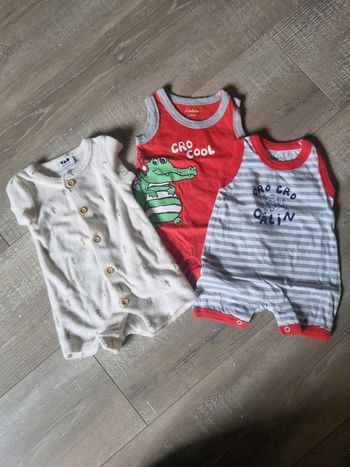Lot 3 combishorts 1 mois