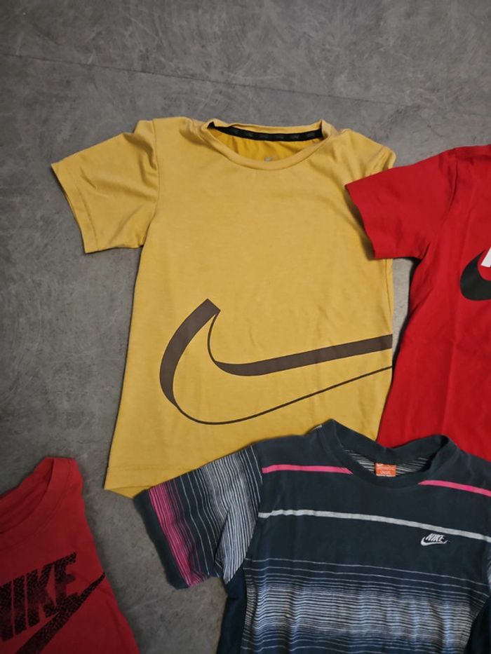 Lot de 3 tee-shirts nike 8ans - photo numéro 2