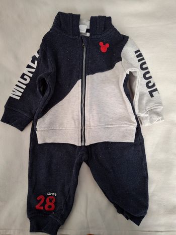 Ensemble veste-jogging Disney 12mois très bon état