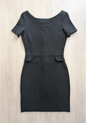 Robe noire moulante