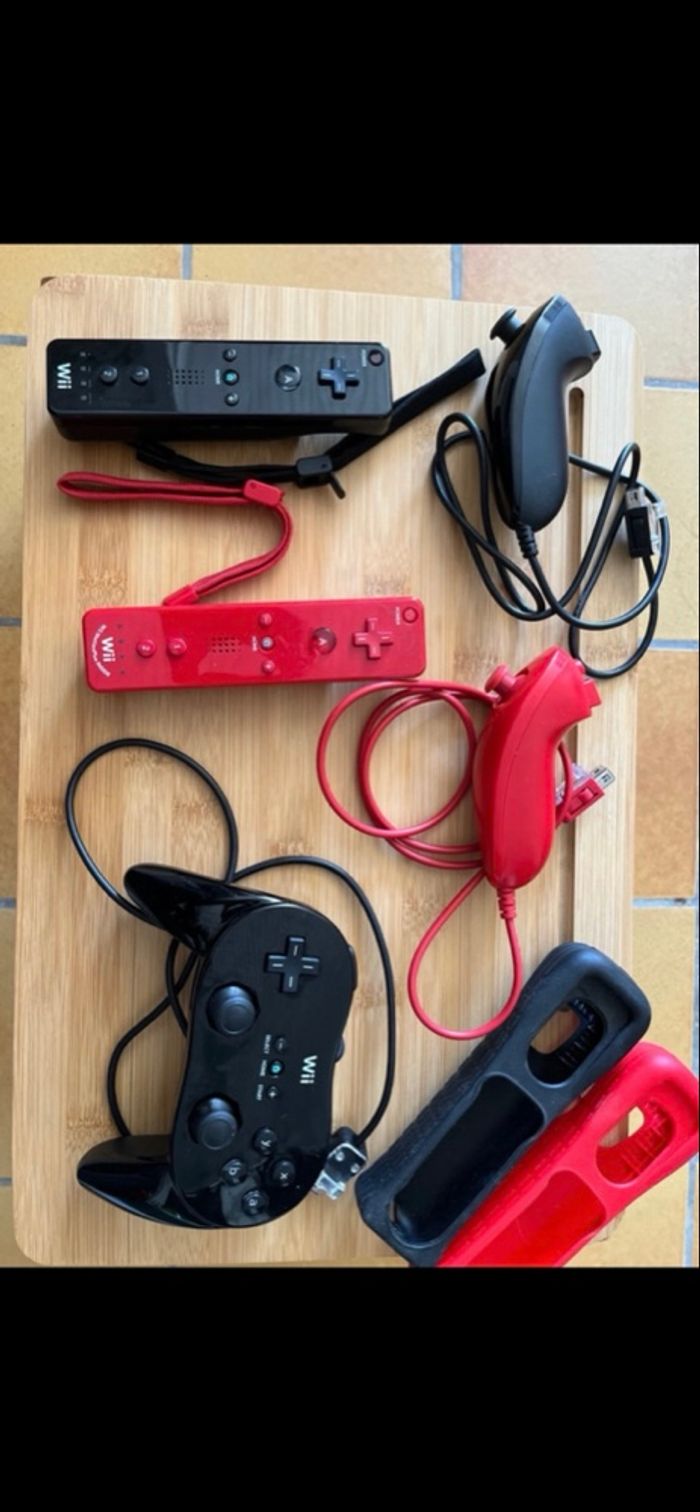 Wii avec accessoires - photo numéro 3