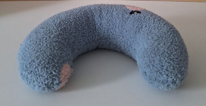 Coussin de voyage bleu pour la nuque - photo numéro 2