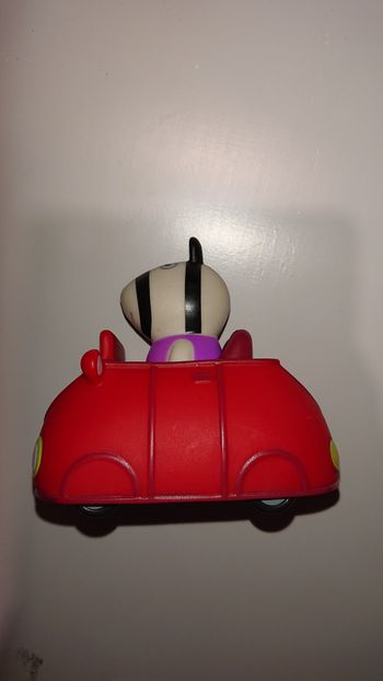 Voiture rouge Zoé le zèbre "peppa pig"
