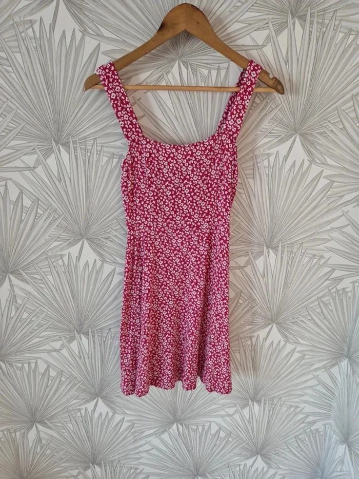 Jolie robe d'été rose taille 34