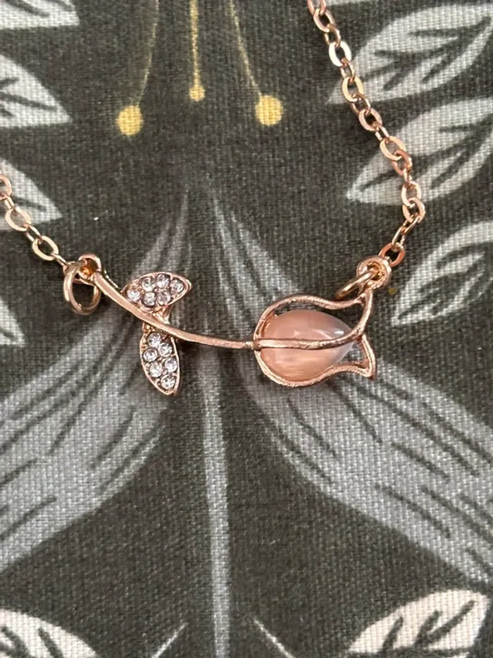 Collier court avec tulipe neuf
