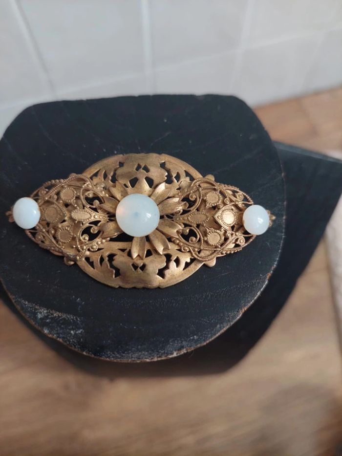 Jolie broche fantaisie art deco vintage