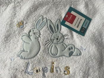 Serviette de bain enfant  neuve + 2 gants de toilettes enfants