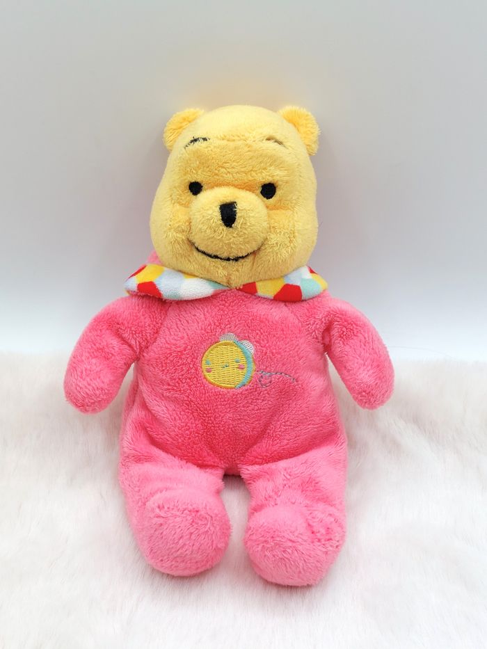 Petite peluche doudou Winnie l’ourson en pyjama rose DISNEY NICOTOY Simba 20 cm - photo numéro 5