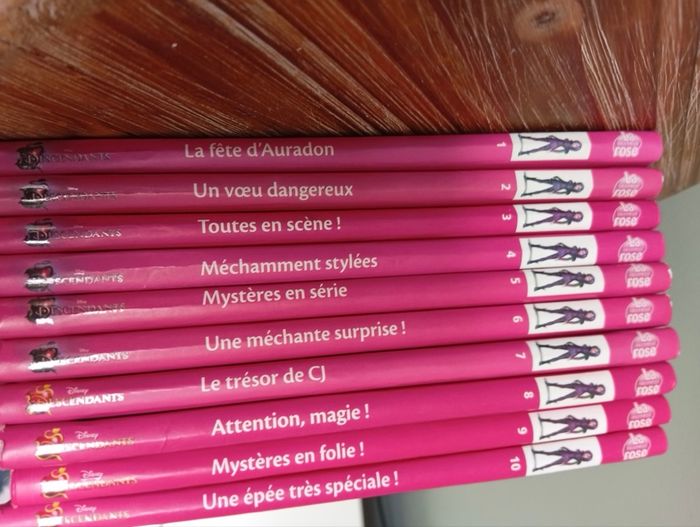 Lot bibliothèque rose « descendants » tome 1 à 10 - photo numéro 1