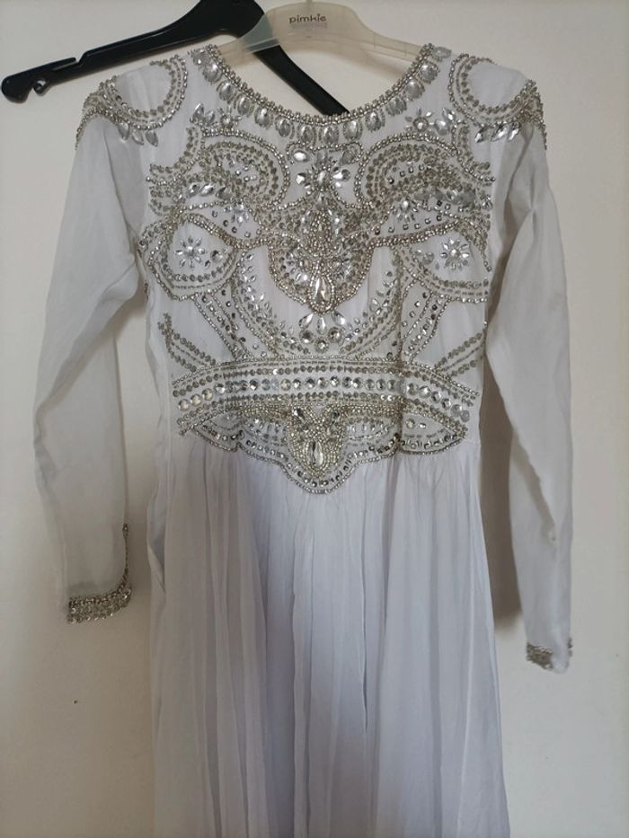 Superbe Caftan blanc orné de pierres scintillantes – Taille S - photo numéro 3