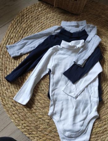 Lot de trois bodies col roulé