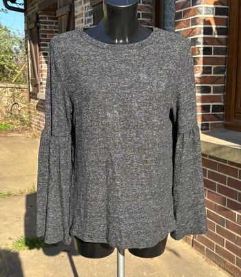 🖤 Pull gris chiné manches évasées – Taille 38 (M)