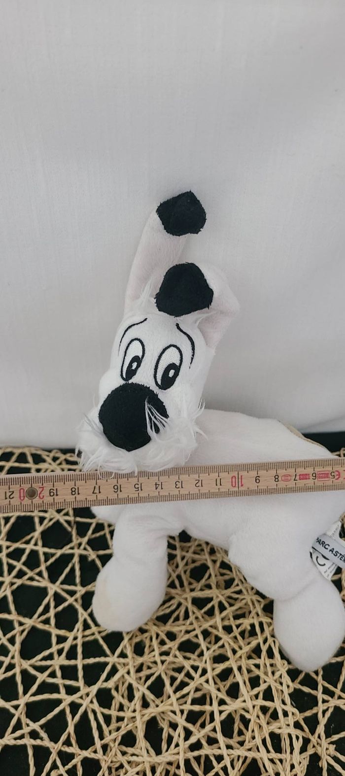Doudou peluche chien allongé blanc noir Idéfix Parc ASTERIX - photo numéro 4