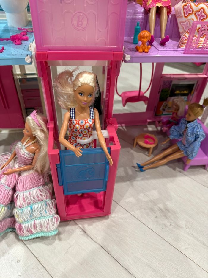 Maison de luxe  barbie et accessoires  90cm X  60 cm - photo numéro 2