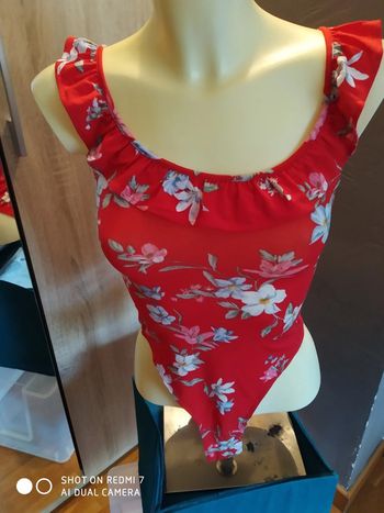 Joli bodie été 34 36 rouge fleuri Divided H&M