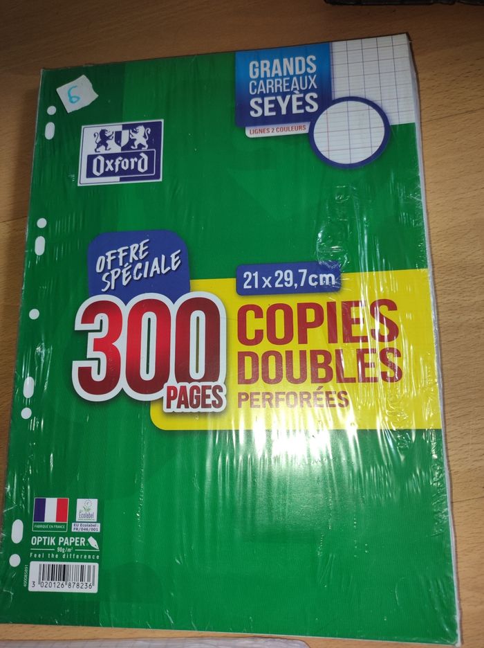 Lot Classeur, feuilles et pochette perforées neuf - photo numéro 4