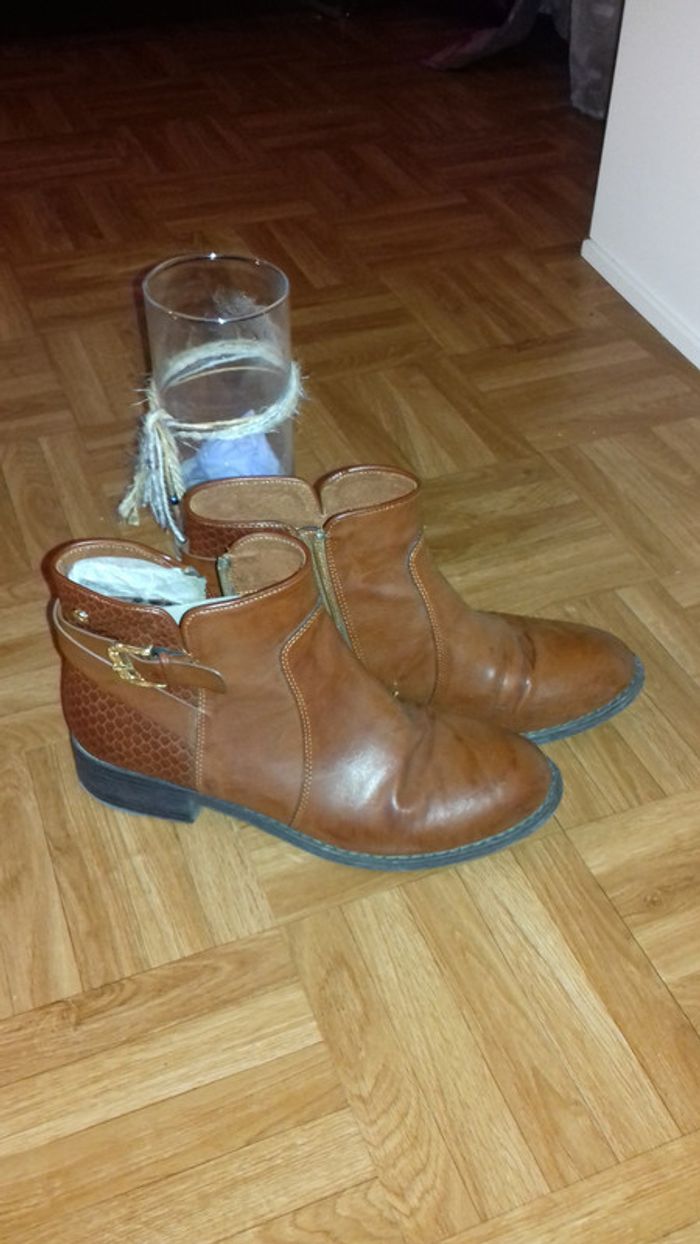 Bottines marron.