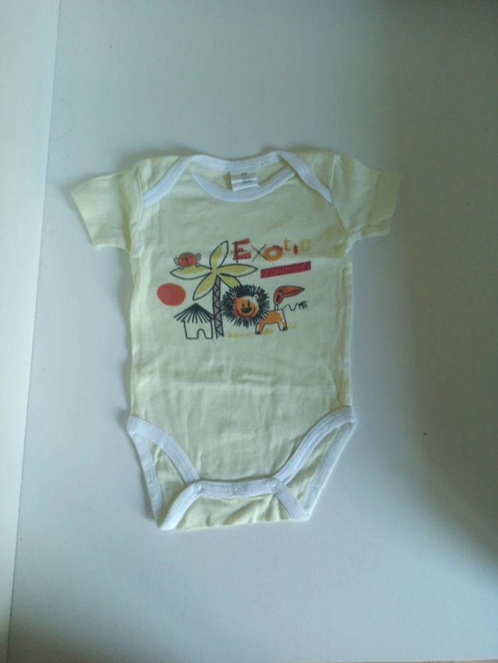 body manches courtes 3 mois