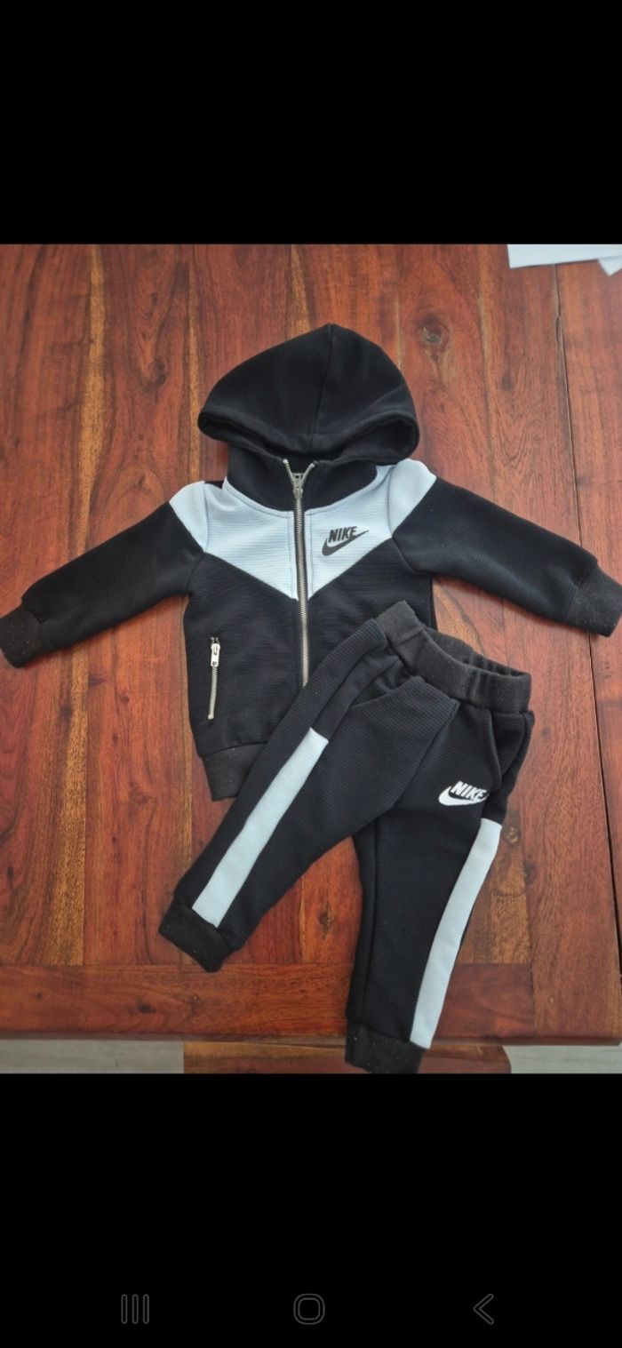 Ensemble nike garcon 9 mois tres bon etat