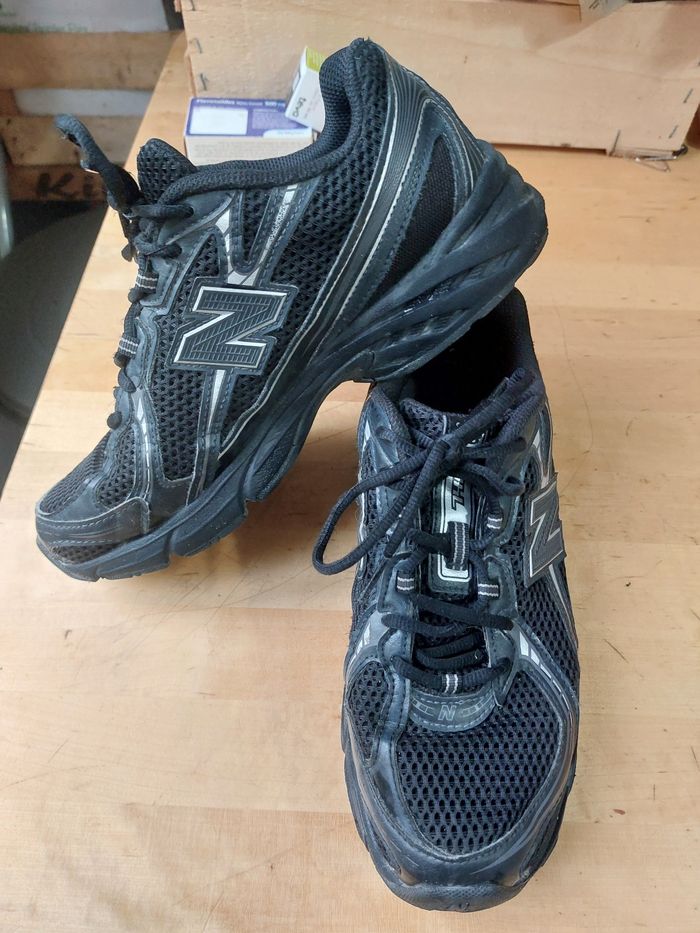 New Balance très bon état ppinture 40 - photo numéro 2