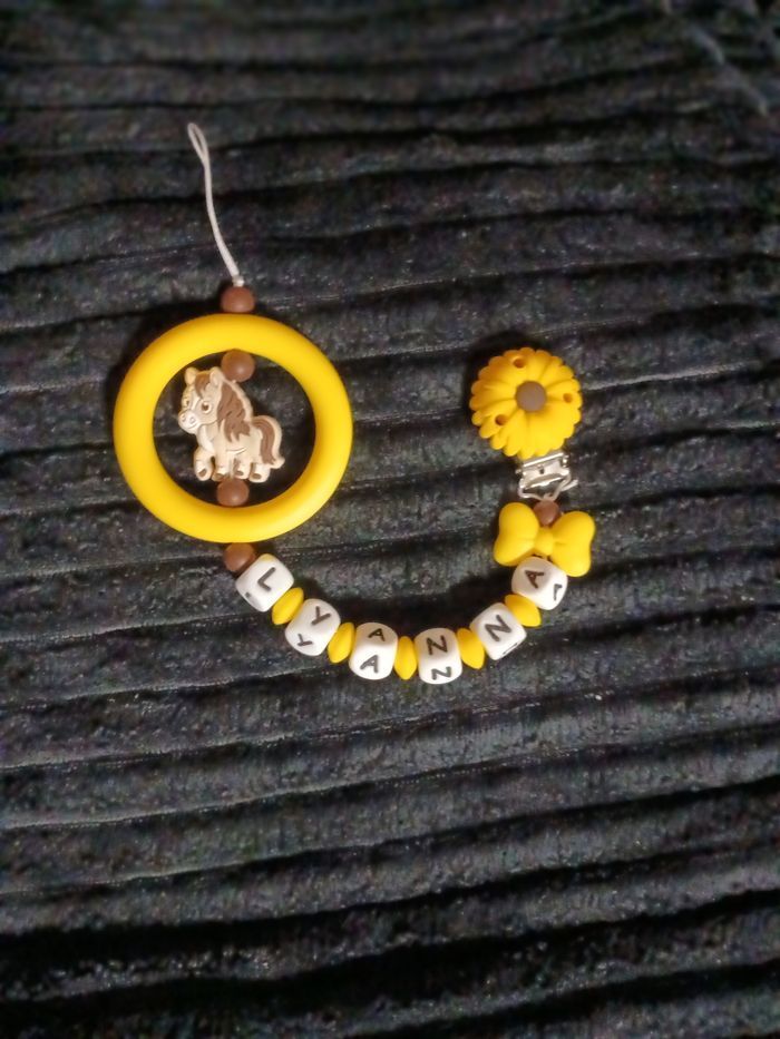 Attache tétine avec anneau de dentition - photo numéro 2