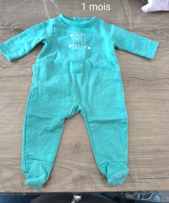 Pyjama tape à l'oeil