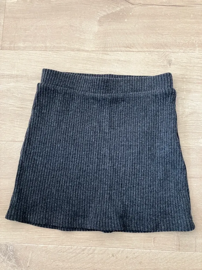 Jupe grise kiabi 8 ans (taille petit)