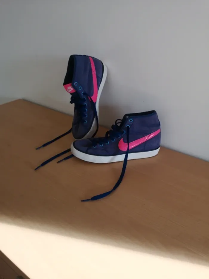 Chaussures Nike taille 36 - photo numéro 2