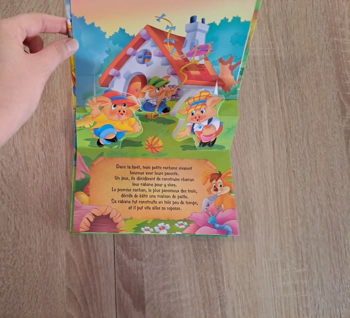 Livre pop up les 3 petits cochons - photo numéro 3