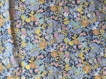 Tissu imprimé à Fleur et à Fruit