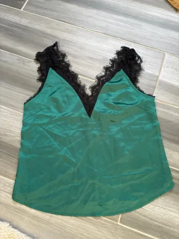 Débardeur satiné et dentelle