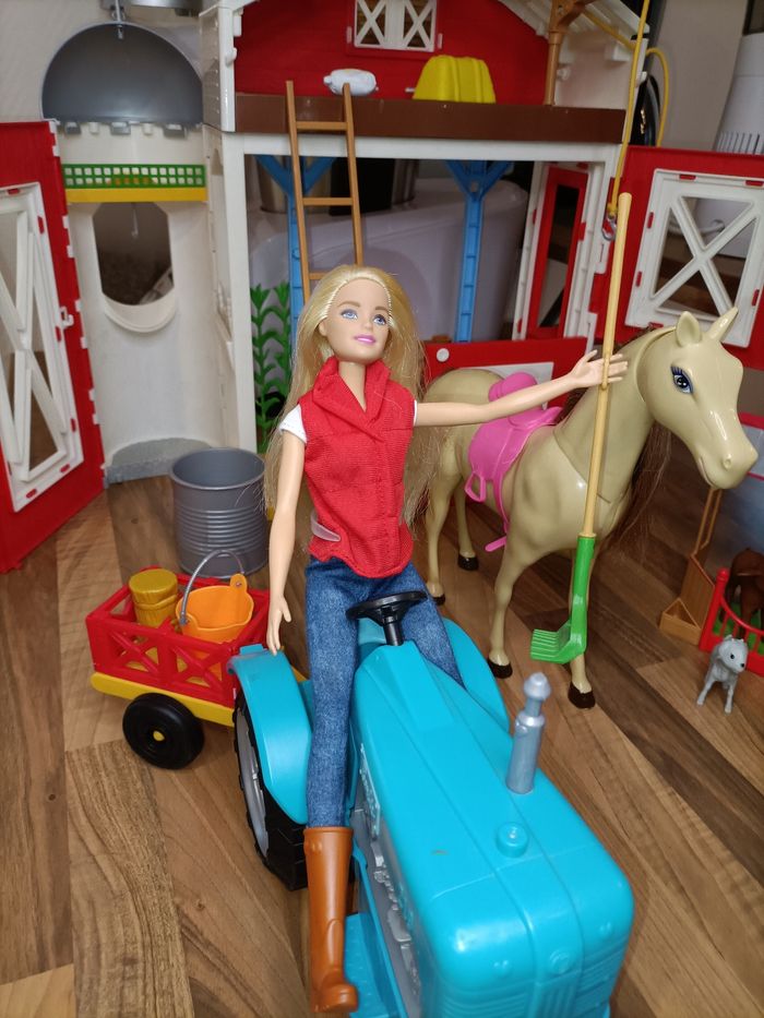 Lot ferme barbie - grange écurie animaux tracteur barbie - photo numéro 2