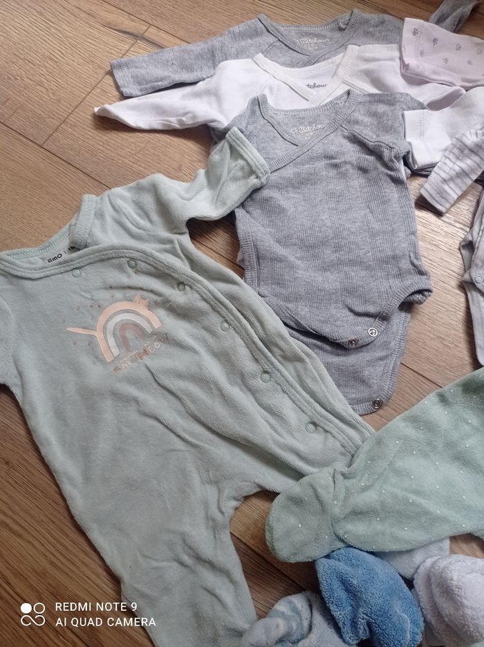 Lot vêtements 1 mois - photo numéro 2