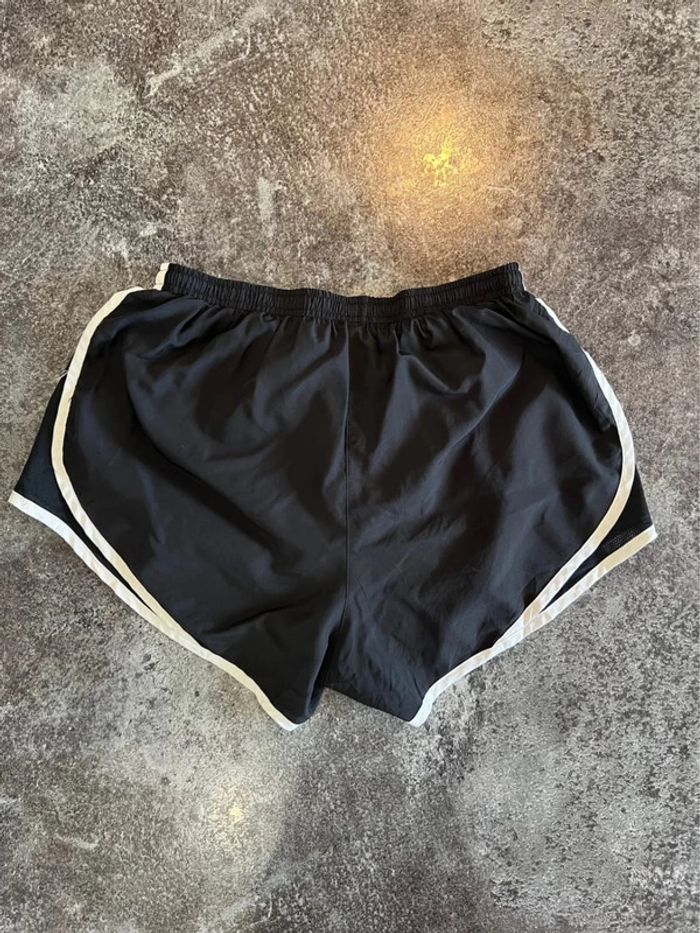 Short sport noir femme Nike taille M Pantalón corto deportivo mujer Pantaloncino donna Damen - photo numéro 3