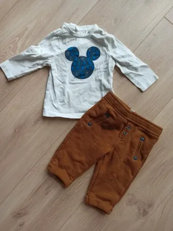 Ensemble pantalon et t-shirt manches longues taille 6 mois