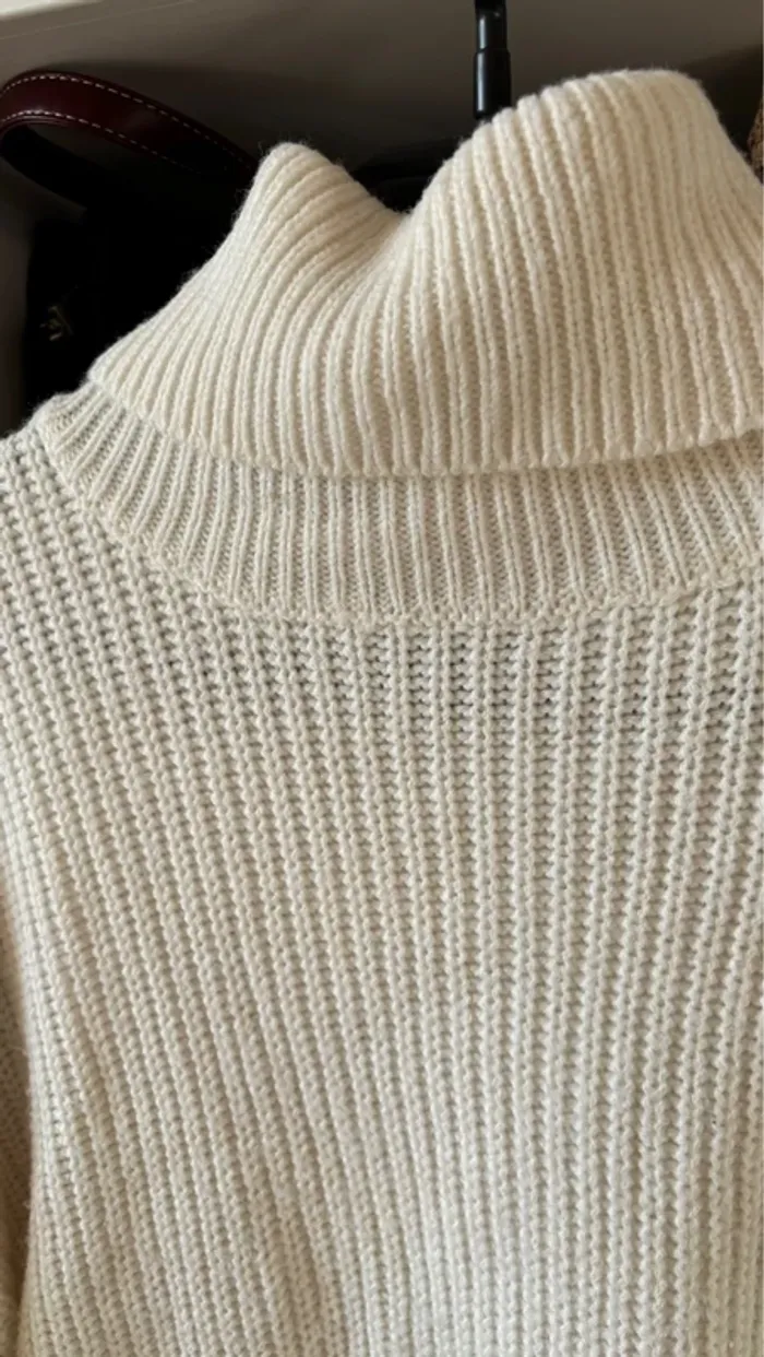 Gros pull en maille avec col roulé - photo numéro 2