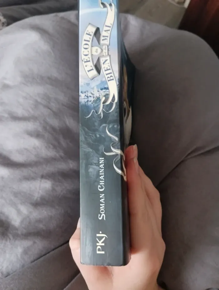 Livre "l'école du bien et du mal " tome 1 - photo numéro 2