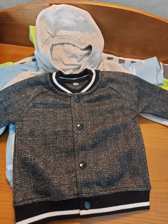 Lot de 4 pulls 1 gilet 1 veste taille 6 mois 68 - photo numéro 7