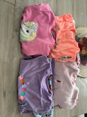 Lot pyjamas 5/6 ans 