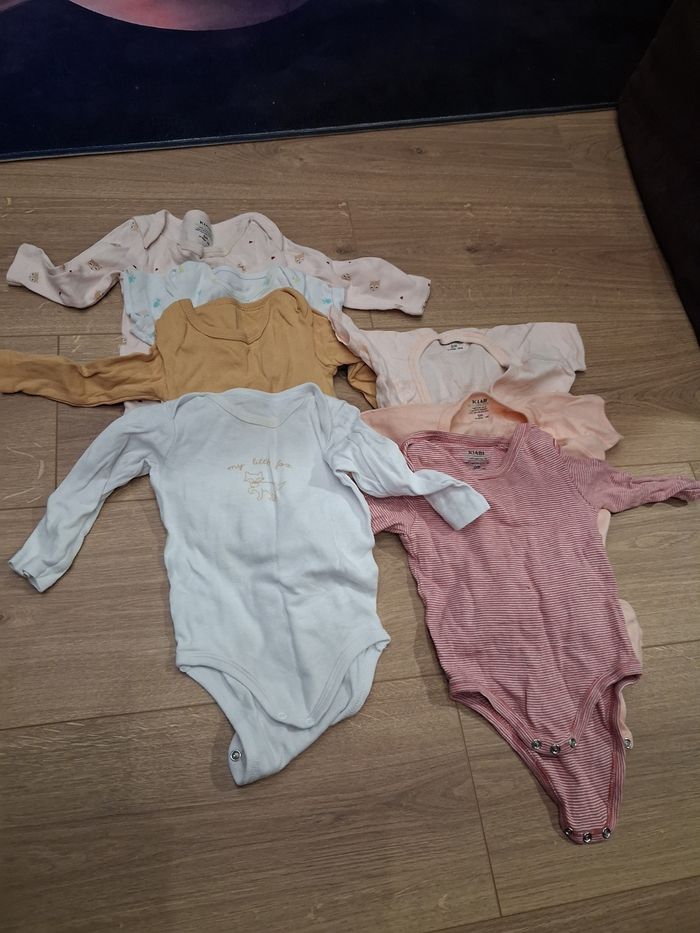 Lot de 11 bodies filles