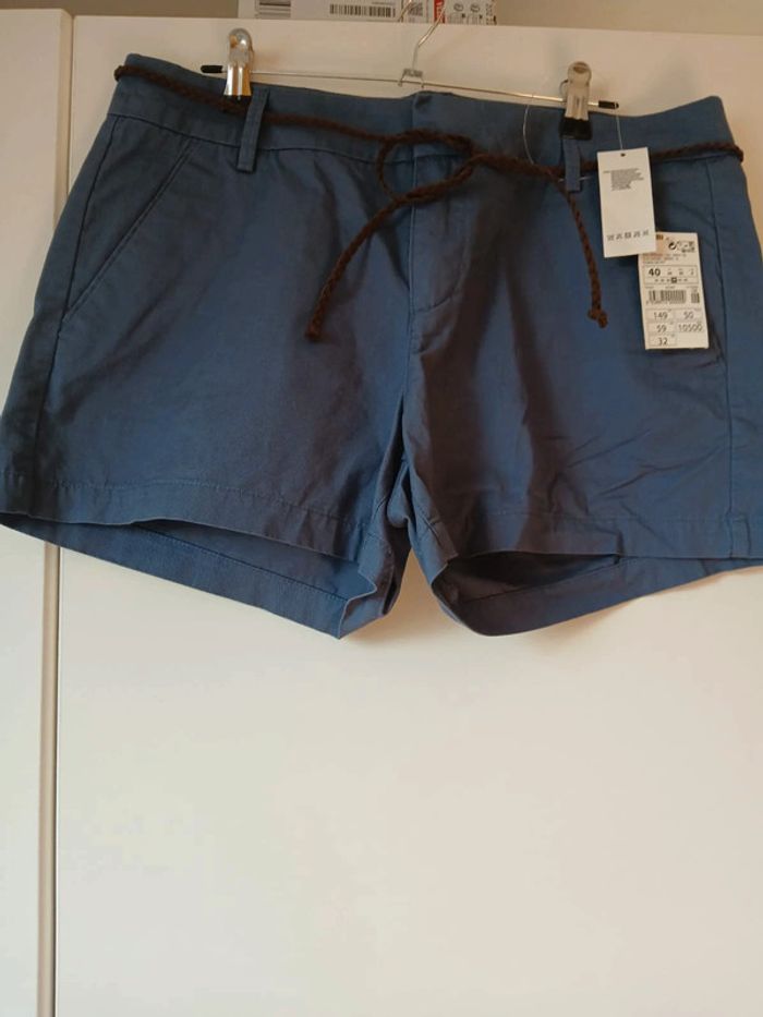 Short bleu/gris taille 40 marque Kiabi neuf avec etiquette