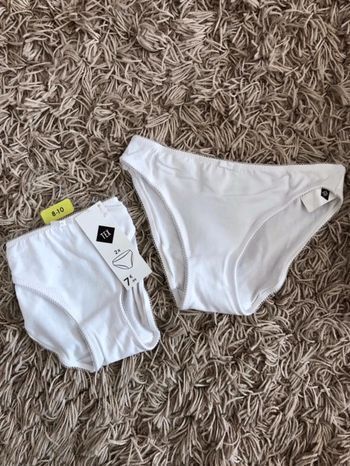 Lot de 2 culottes neuves avec étiquette 8 / 10 ans